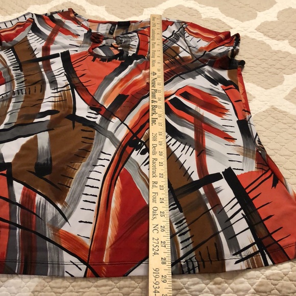 🎨New Direction🎨Abstract Print (Sz 1X) Keyhole Front 94% Polyester 6% spandex - Picture 7 of 7